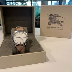 Men’s Burberry Plaid Watch - with original box!